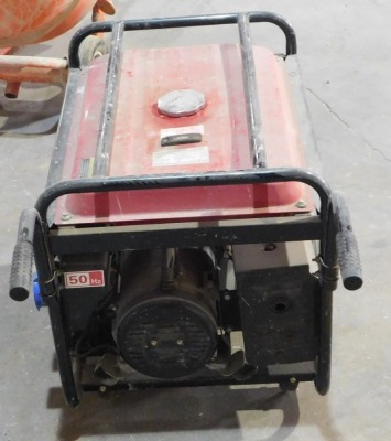 A Launtop gasoline generator, 50 hertz. VAT is also payable on the hammer price of this lot. - 2