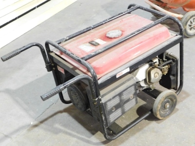 A Launtop gasoline generator, 50 hertz. VAT is also payable on the hammer price of this lot. - 3