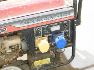 A Launtop gasoline generator, 50 hertz. VAT is also payable on the hammer price of this lot. - 4