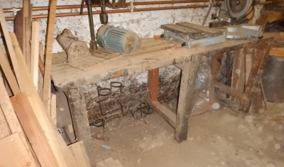 A timber work bench, 175cm wide. - 2