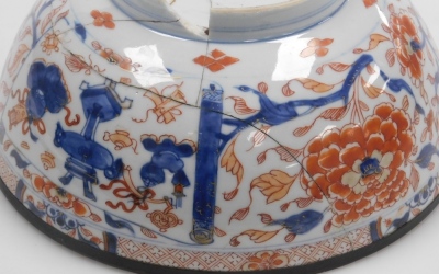 An 18thC Chinese Imari bowl, 23cm diameter (AF), with additional metal band added to rim to aid with stability. - 11