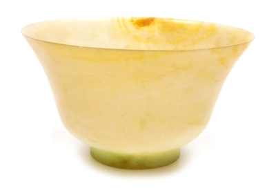 A Chinese jade tea bowl, on short foot, shading from pale green to russet, 9.5cm wide. - 4