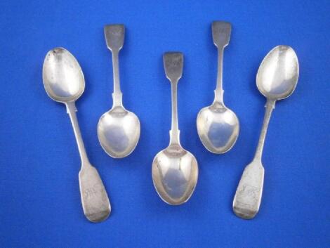 A set of five Victorian silver Fiddle pattern tea spoons each with a monogram