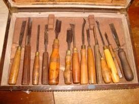 Circa 60 hand carving tools, including beech wood handled examples. Buyer Note: WARNING! This lot contains untested or unsafe electrical items. It is supplied for scrap or reconditioning only. TRADE ONLY - 2