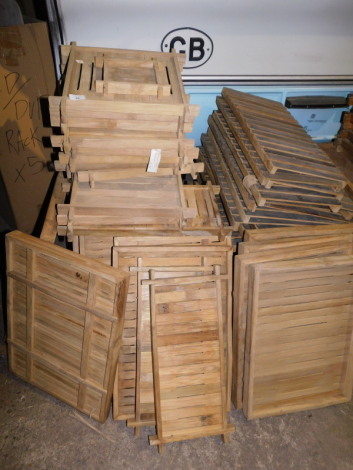 A group of bamboo trays, various sizes, plate stands, soap dishes, etc. Note: VAT is payable on the hammer price of this lot at 20%.