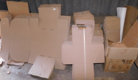 A quantity of packing boxes, various sizes. Note: VAT is payable on the hammer price of this lot at 20%.