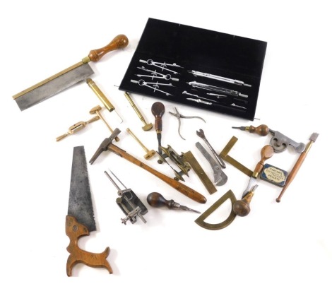 A quantity of draughtsman's engineers equipment, various T Green miniature tools, renon saw, hammer, etc, bobbins, scales, etc., and a set of BB drawing instruments.