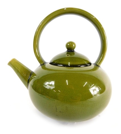 A Linthorpe pottery kettle, no.1460, green glazed with flying handle, removable domed lid and shaped spout, impressed 1460 beneath, 18cm high. (AF)