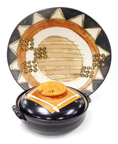 A Laurel Keeley studio pottery dish, of oval form, decorated with a geometric and sunburst pattern, incised mark, 40cm wide, together with a Nakagama Japanese pottery cooking pot and cover.