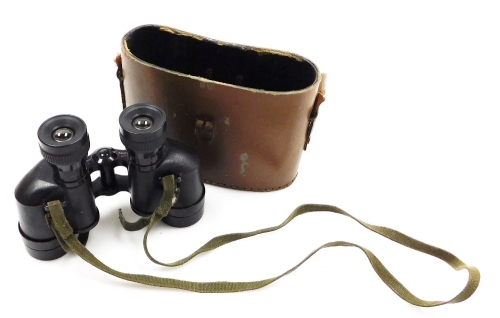 A pair of Rochester Wollensak 6x30 military binoculars, serial no. 19792, cased.