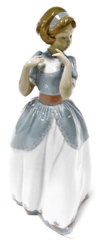 A Lladro porcelain figure of A Proper Pose, 6755, 23cm high, boxed.