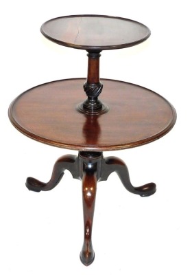 A George III mahogany two tier dumb waiter, raised on a turned and spiral fluted column, over three cabriole legs, on brass castors, 88cm high, 60.5cm wide.