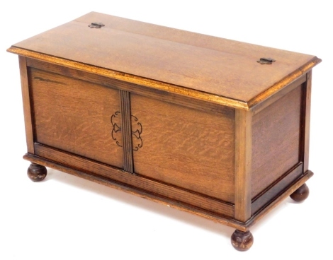 An early 20thC oak blanket chest, raised on ball feet, 49cm high, 91cm wide, 45cm deep,