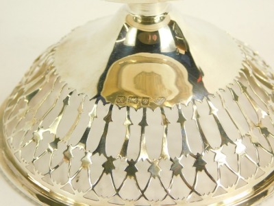 A George V silver sugar basket, with fine pierced detail on a stepped foot, Birmingham 1922, 1½oz. - 2