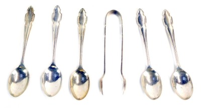 A cased partial set of teaspoons and sugar tongs, each with a shield top, Sheffield 1922, one teaspoon lacking, 2½oz, in fitted case.