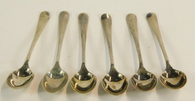 A set of six George V silver fiddle pattern teaspoons, Sheffield 1926, 1½oz, in fitted case. - 2