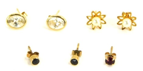 Three pairs of 9ct gold and yellow metal earrings, each with single pin back and butterfly backs, some stones set, and an additional single stud, 3.3g all in.