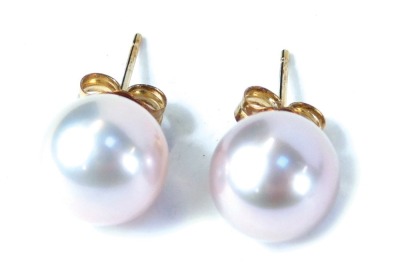 45 N/B - A pair of 9ct gold cultured pearl studs, each on a single pin back with butterfly back in a pinkish lustre finish, 3.2g all in.