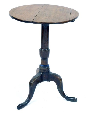 An early 19thC oak tripod table, 70cm high, 51cm diameter.