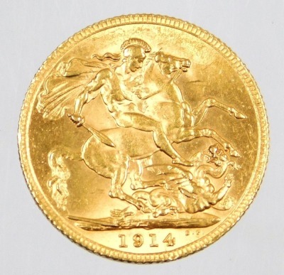 A George V full gold sovereign, dated 1914, 8g. - 3