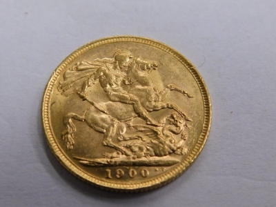 A Victorian gold full sovereign, 1900, Veiled Head. - 2