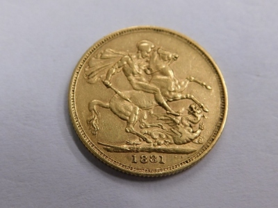 A Victorian gold full sovereign, 1881, Bun Head, Melbourne mint. - 2