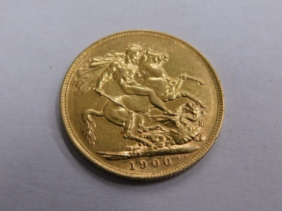 A Victorian gold full sovereign, 1900, Veiled Head. - 2