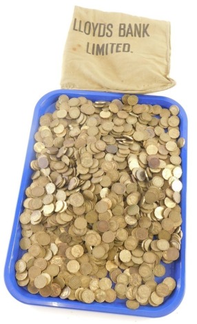 Approximately 1.3kg of low denomination coins, mainly GB pennies, etc. (a quantity)